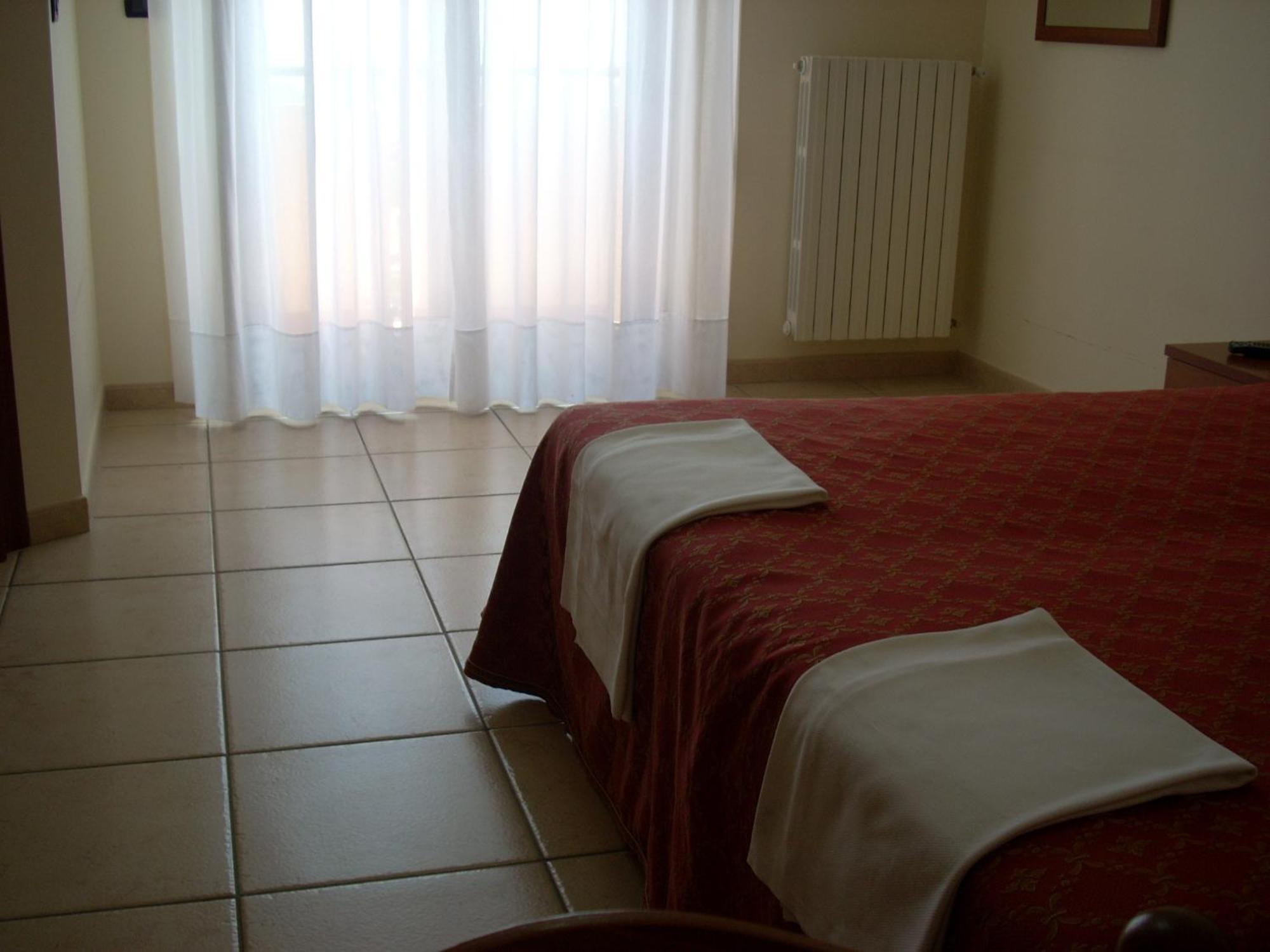 Hotel Margherita ซานโจวานนี โรตอนโด ภายนอก รูปภาพ