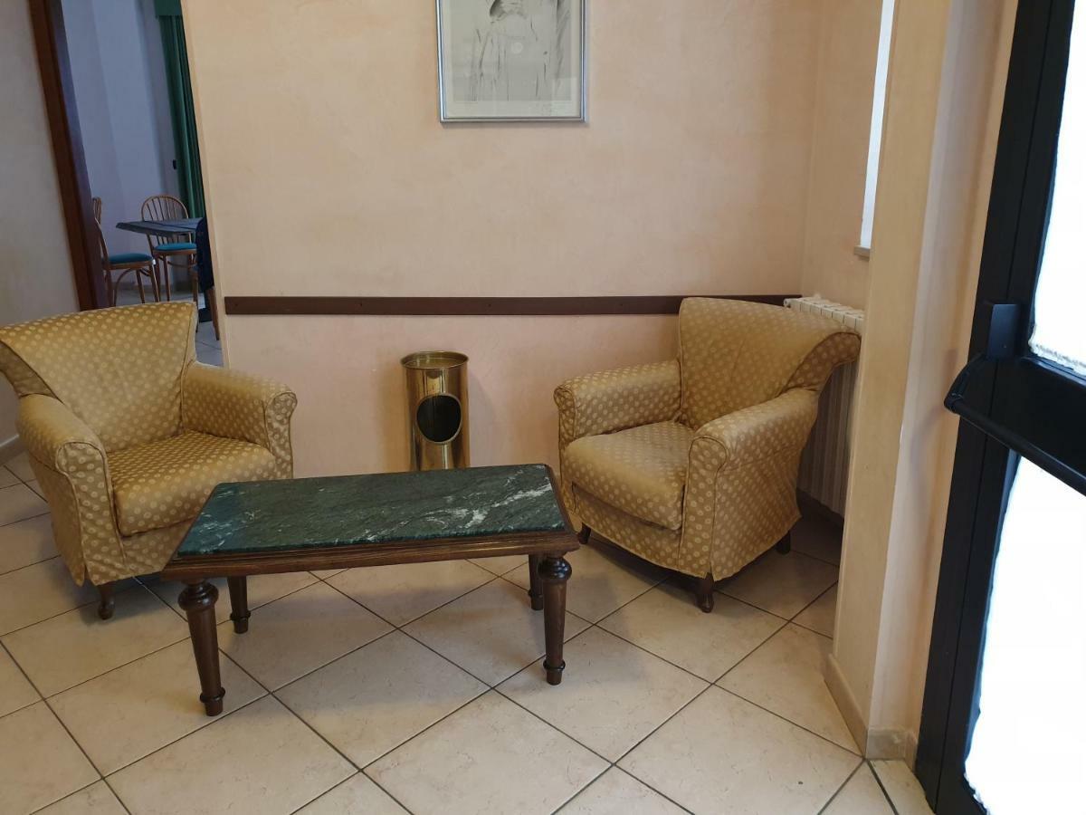 Hotel Margherita ซานโจวานนี โรตอนโด ภายนอก รูปภาพ